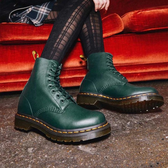 Iconic Dr. Martens Forest Green Leather Boots - Picture 7 of 7